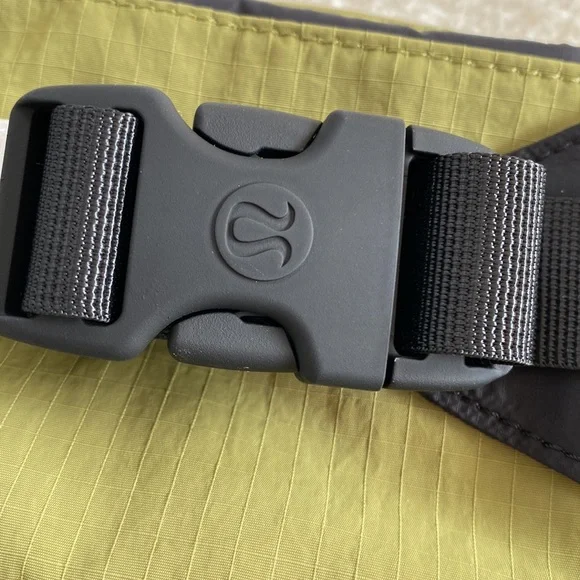 ❤️ Lululemon Mini Belt Bag Bronze Green/Black NWT - Picture 8 of 9